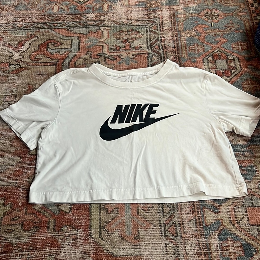 White Nike cropped tee shirt